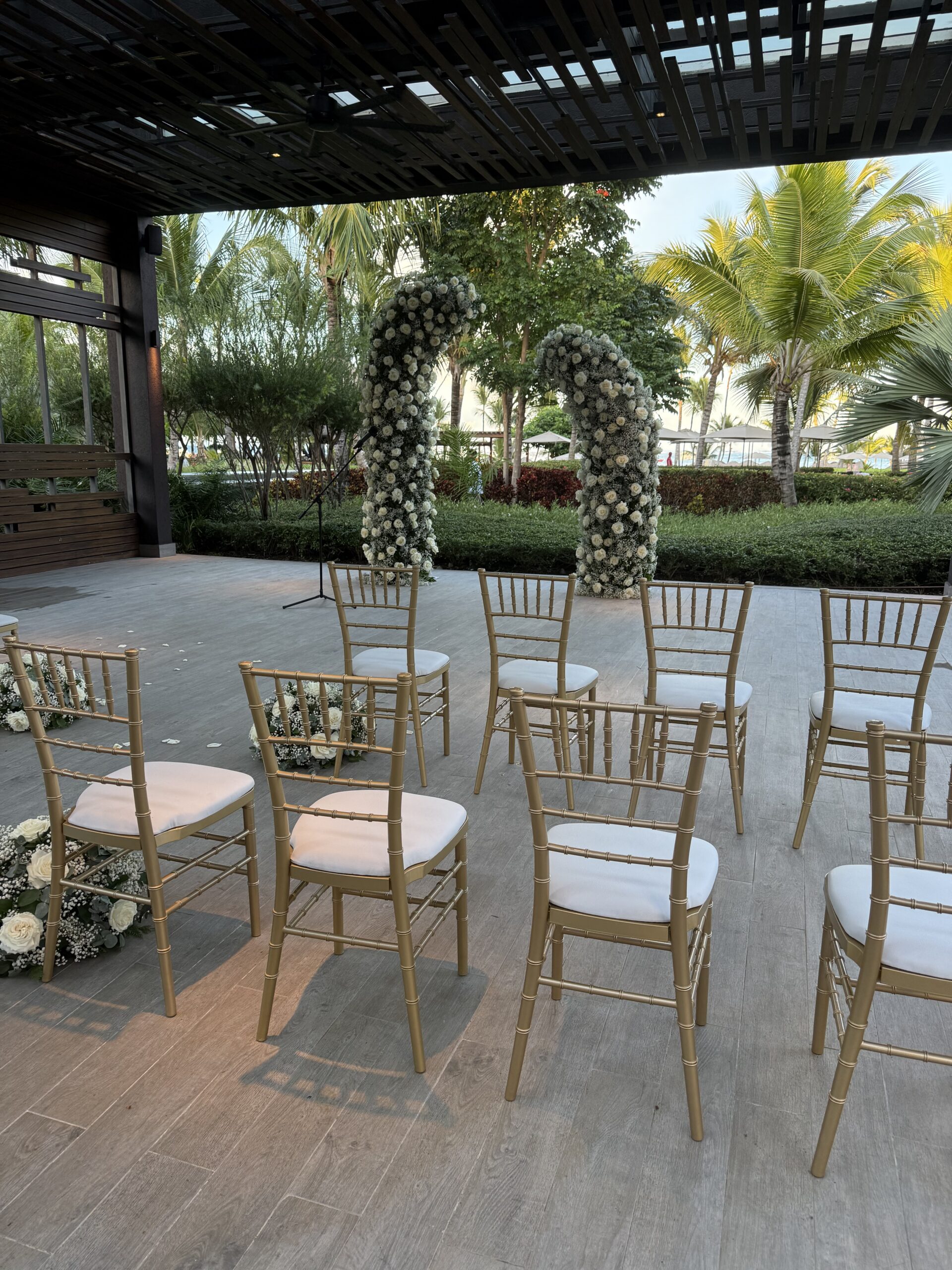 Tropical beachfront ceremony at an all-inclusive Mexico wedding resort